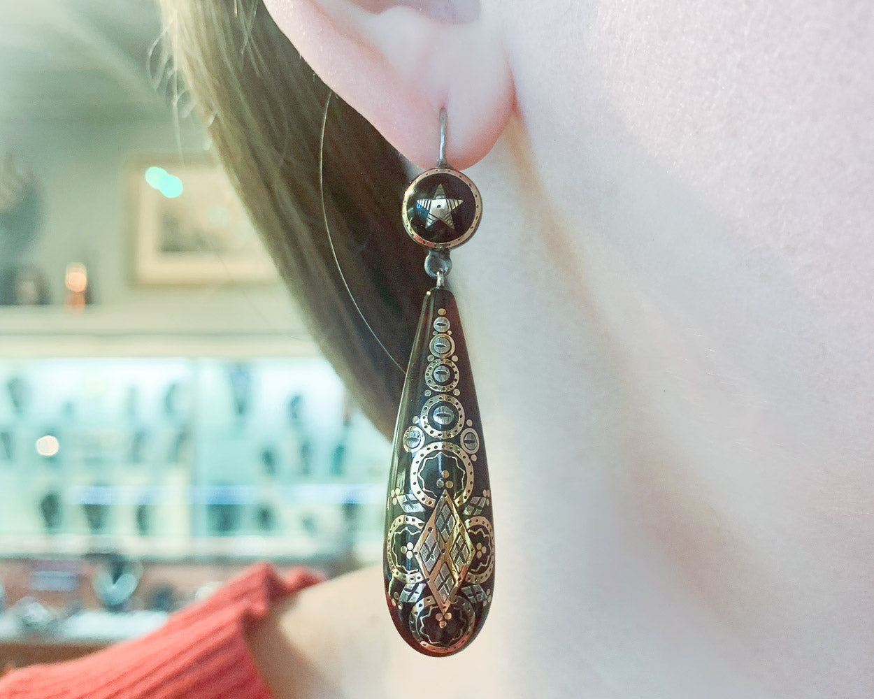 Victorian Piqué Dangle Earrings