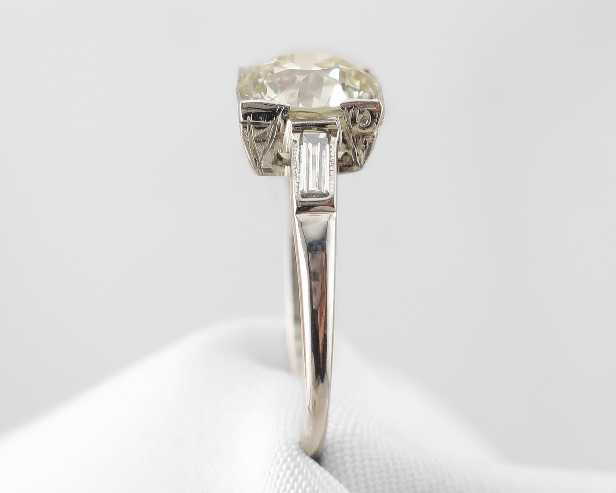 Art Deco 1.74-Carat Diamond Ring