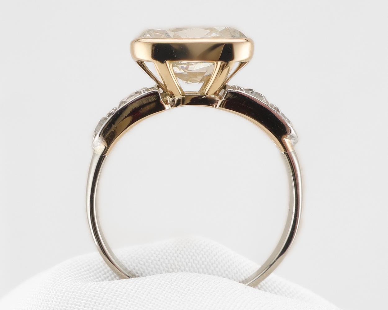 Art Deco 2.87-Carat Cushion-Cut Diamond Ring