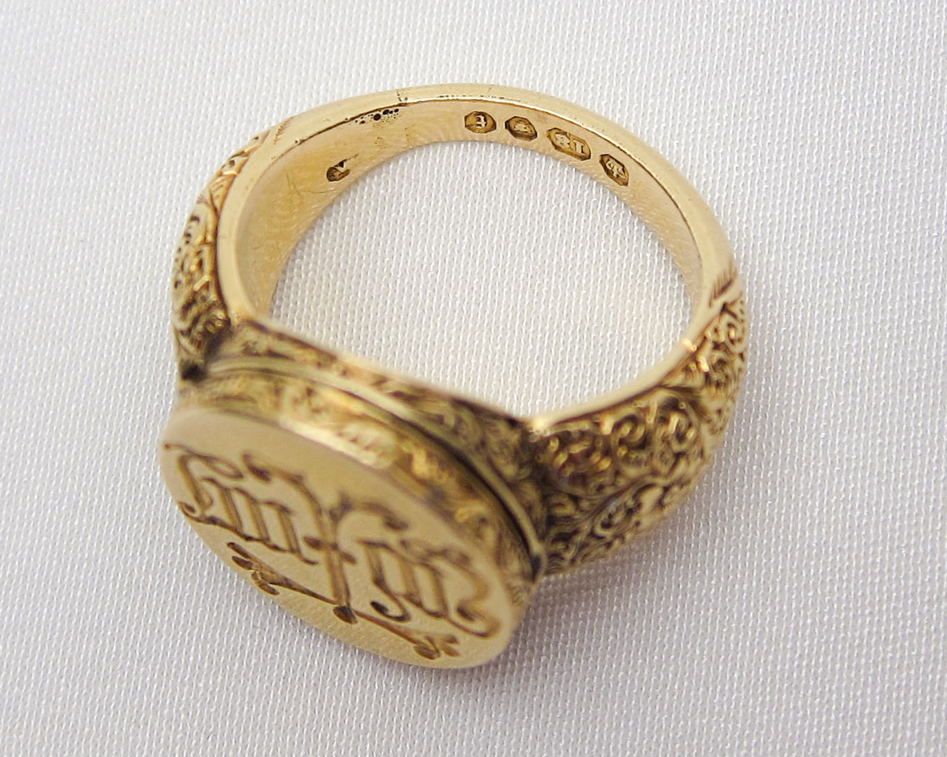 18KT Gold Engraved Locket Ring