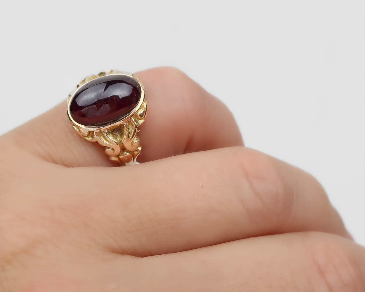 Victorian Garnet Cabochon Ring