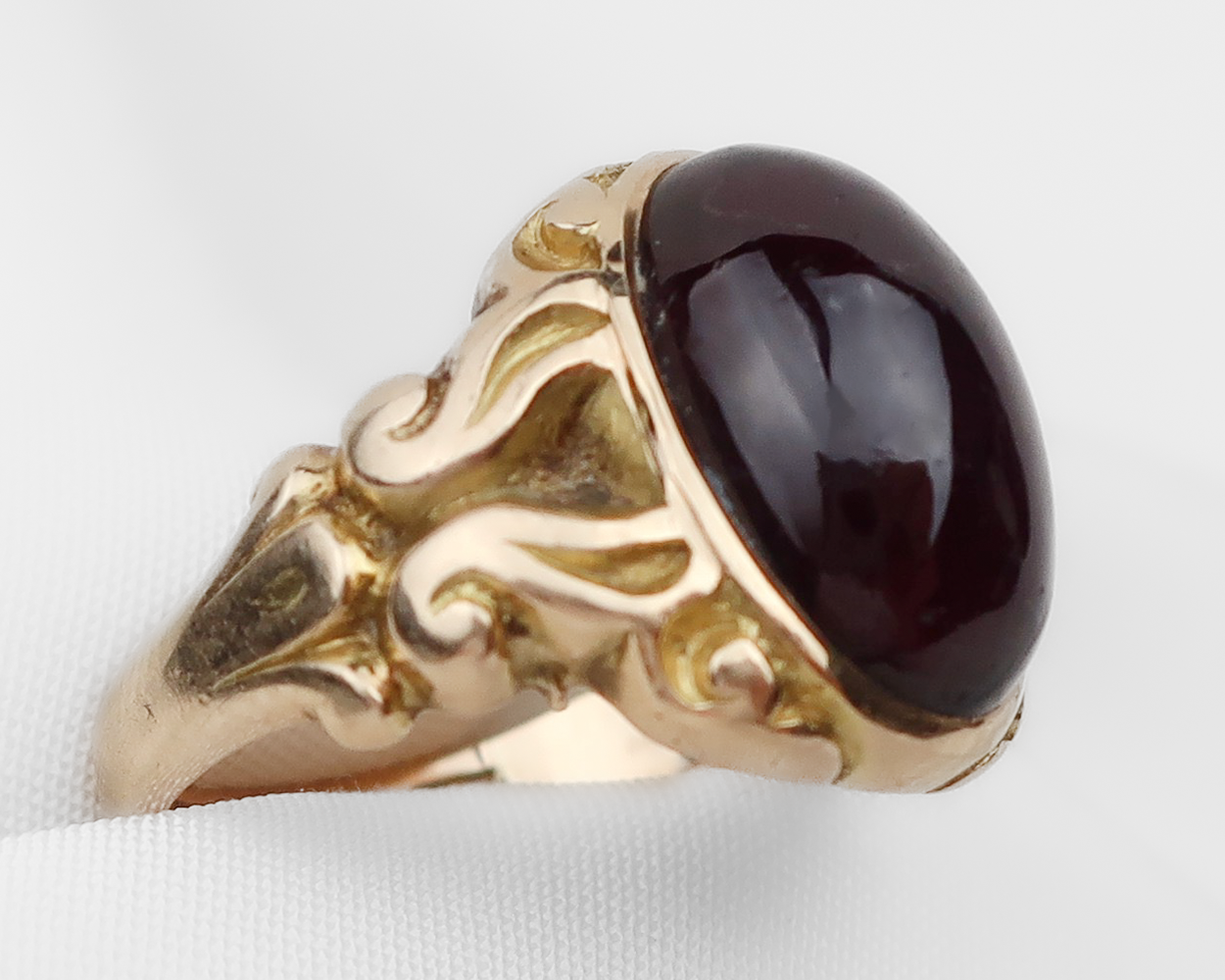 Victorian Garnet Cabochon Ring