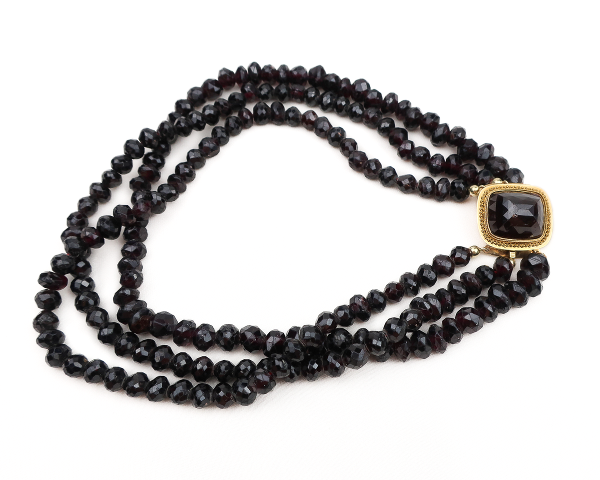 Garnet strand necklace outlet