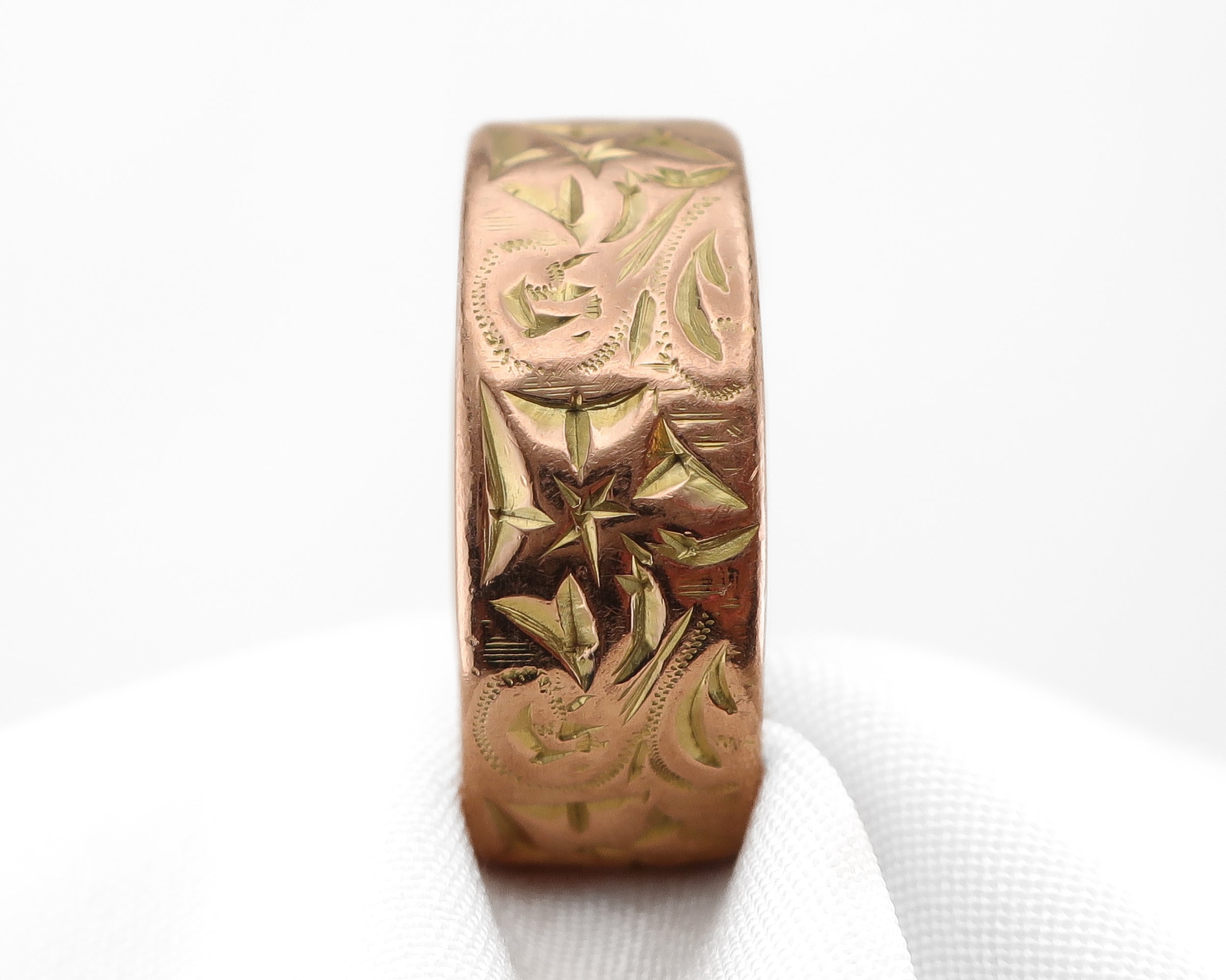 1918 English Engraved Gold Wedding Band