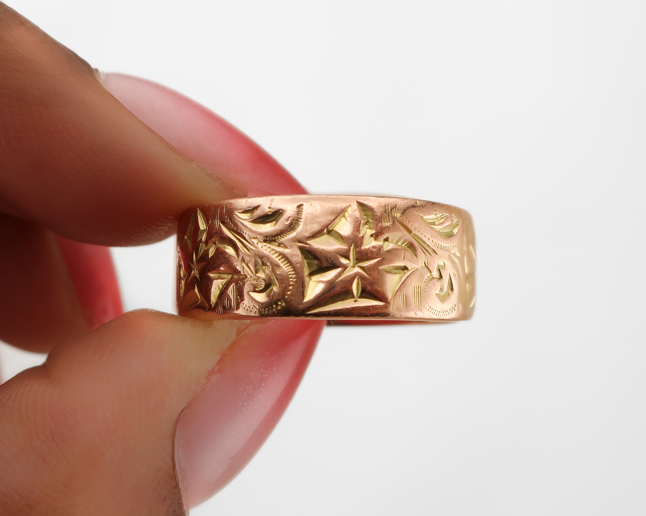 1918 English Engraved Gold Wedding Band