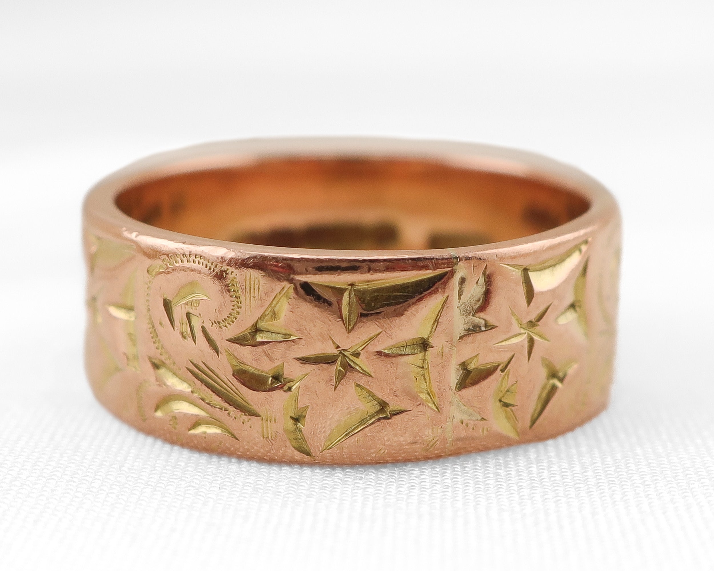 1918 English Engraved Gold Wedding Band
