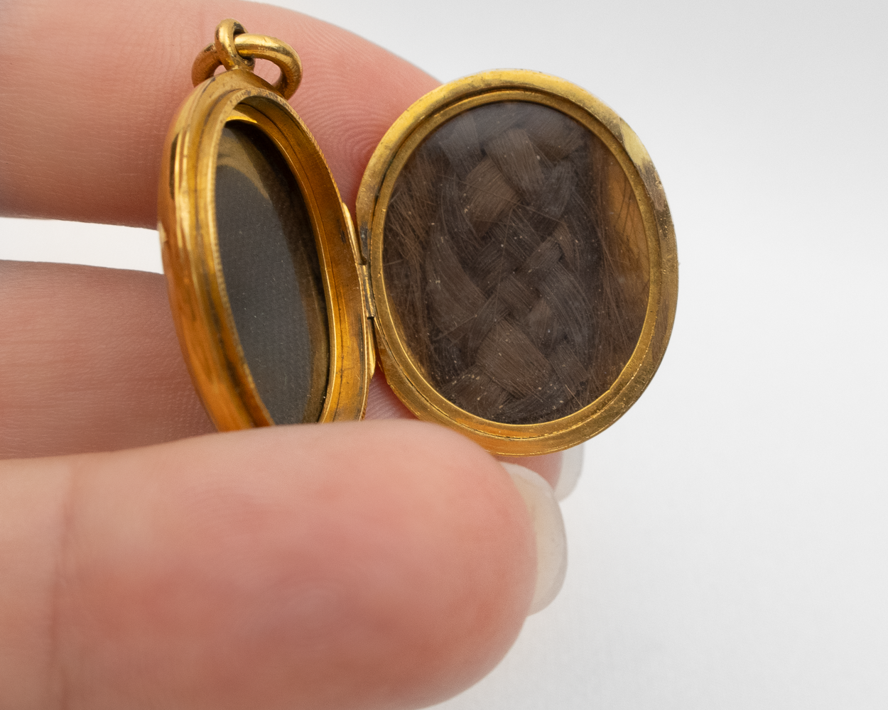 Victorian 15KT Gold Mourning Locket