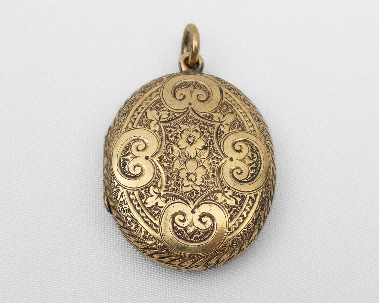 Victorian 15KT Gold Engraved Locket