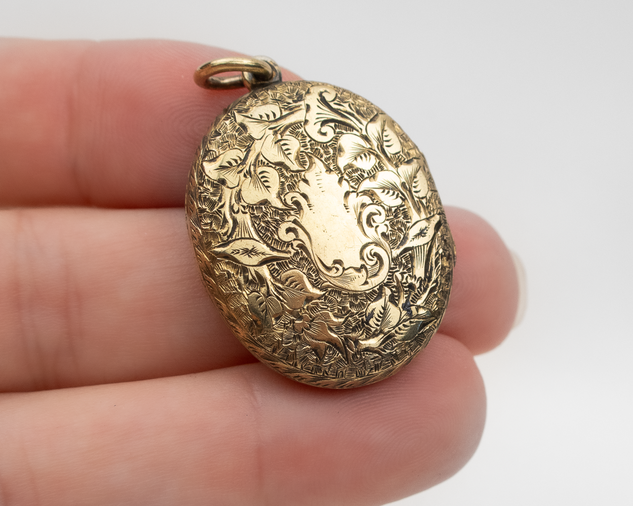 Victorian 15KT Gold Engraved Locket