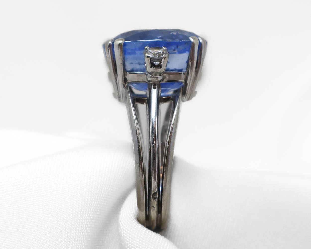 Midcentury No-Heat Sapphire Ring