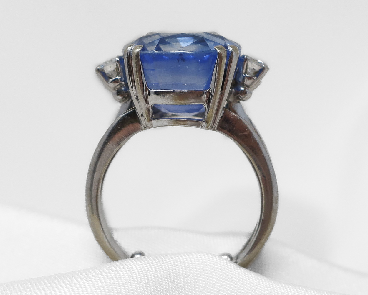 Midcentury No-Heat Sapphire Ring