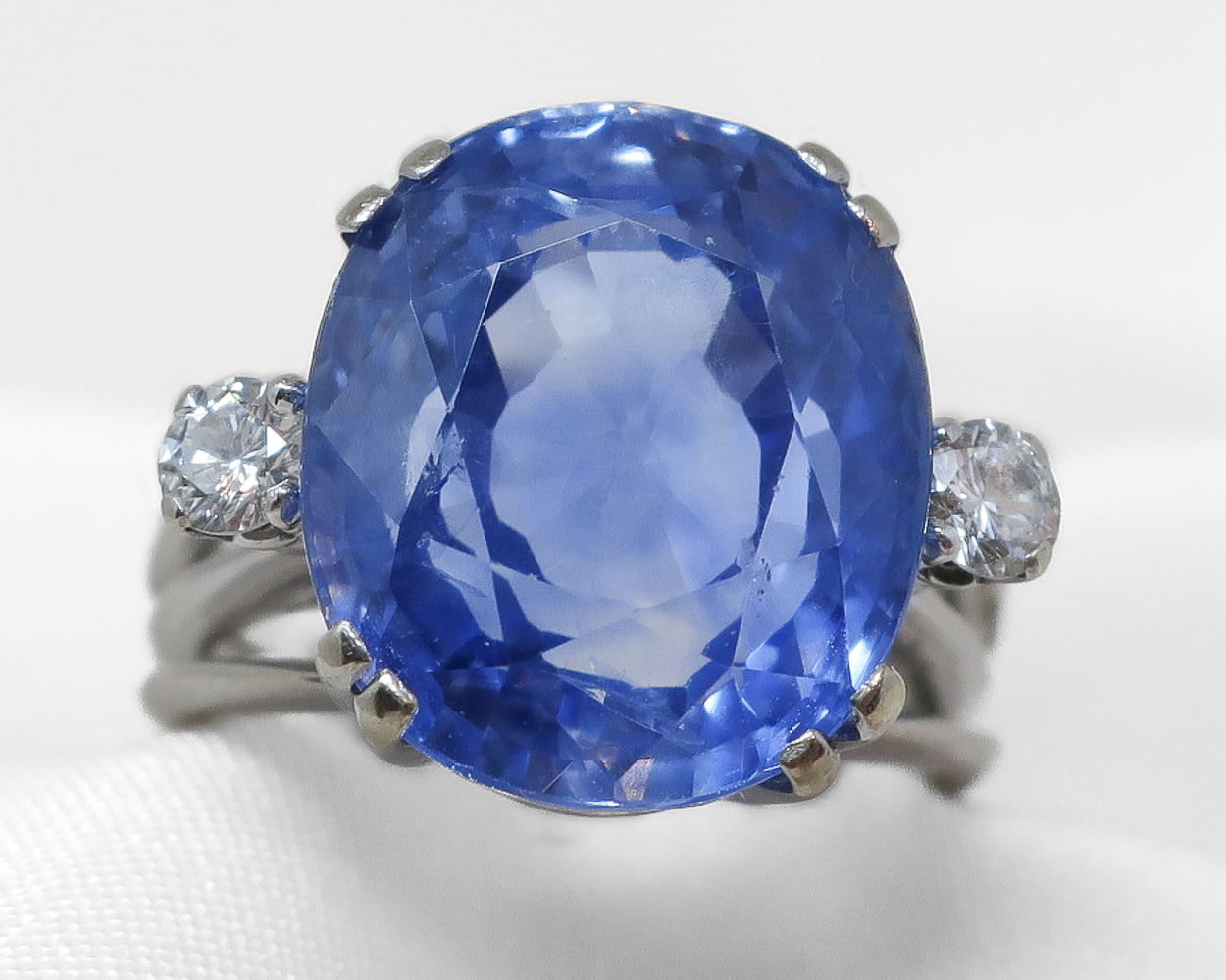 Midcentury No-Heat Sapphire Ring