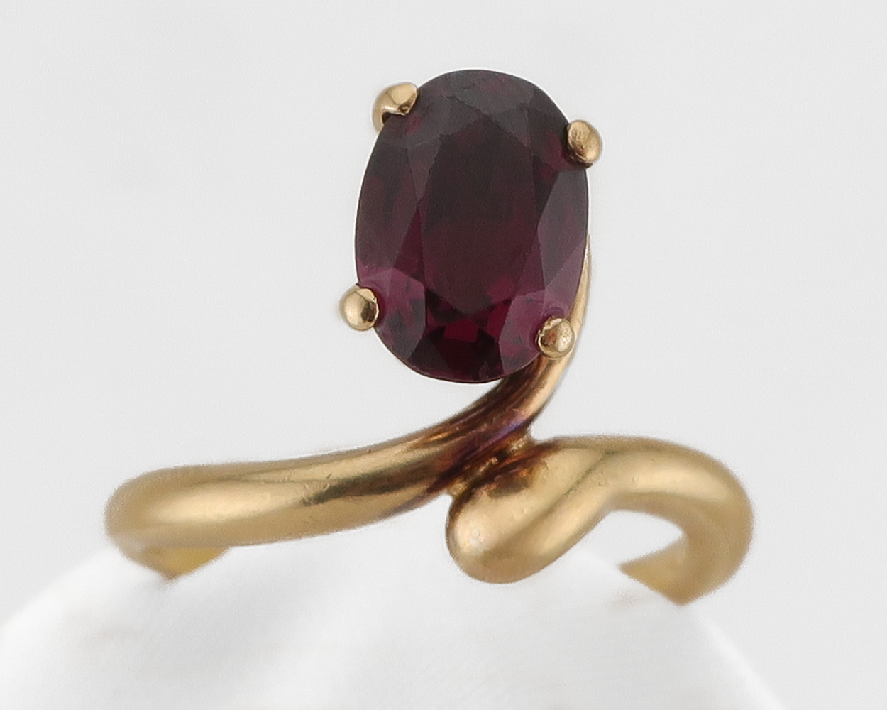 Late-Midcentury Rhodolite Garnet Ring by Chaumet