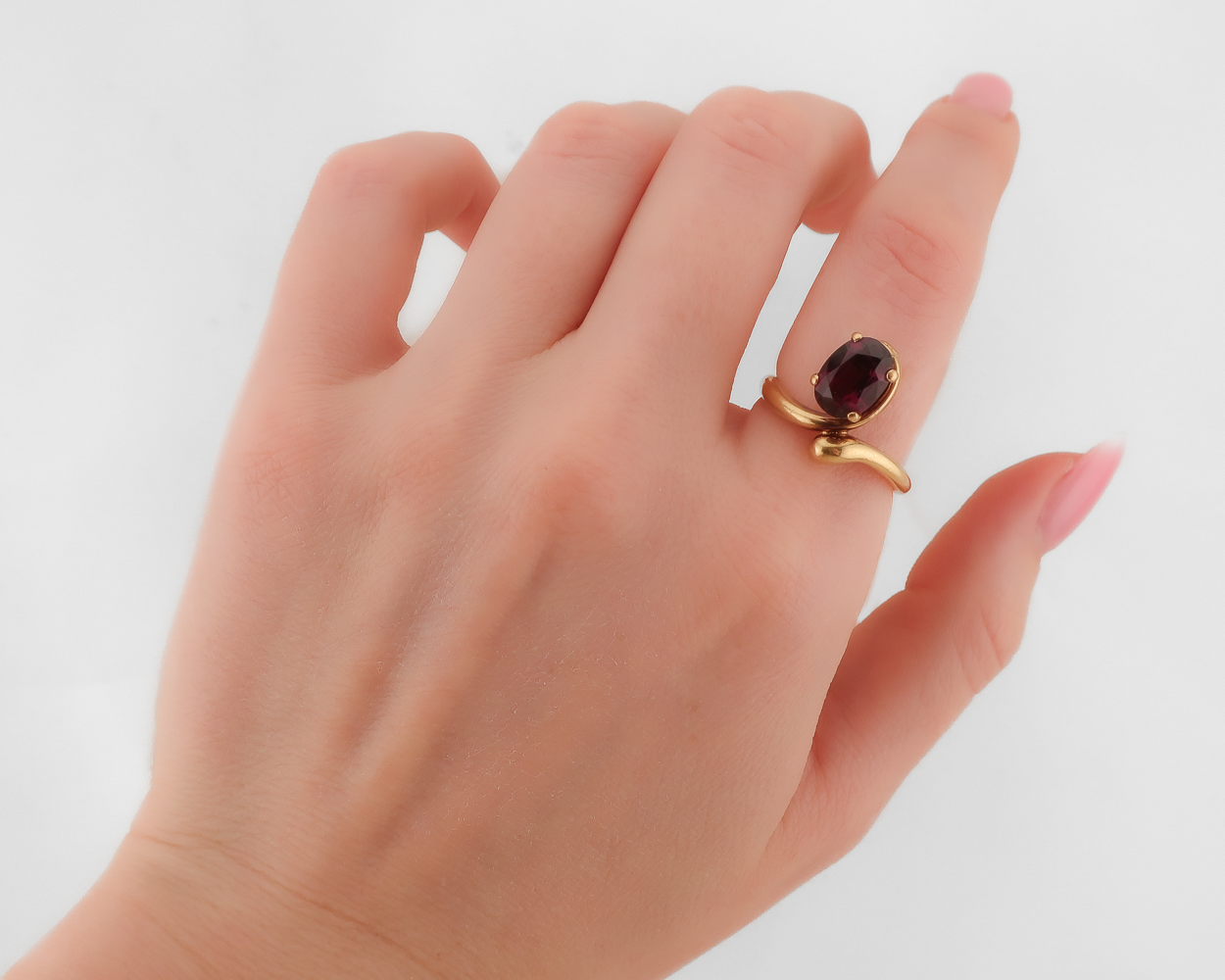 Late-Midcentury Rhodolite Garnet Ring by Chaumet