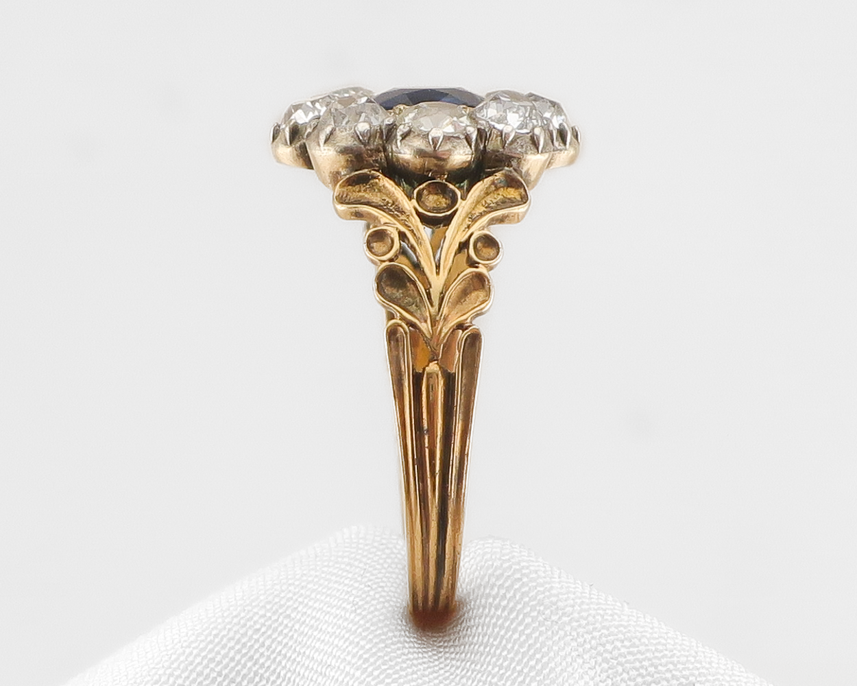 Mid-Victorian Sapphire & Diamond Ring