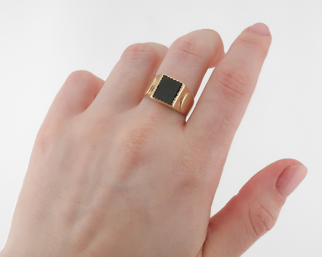 Victorian 9KT Bloodstone Ring