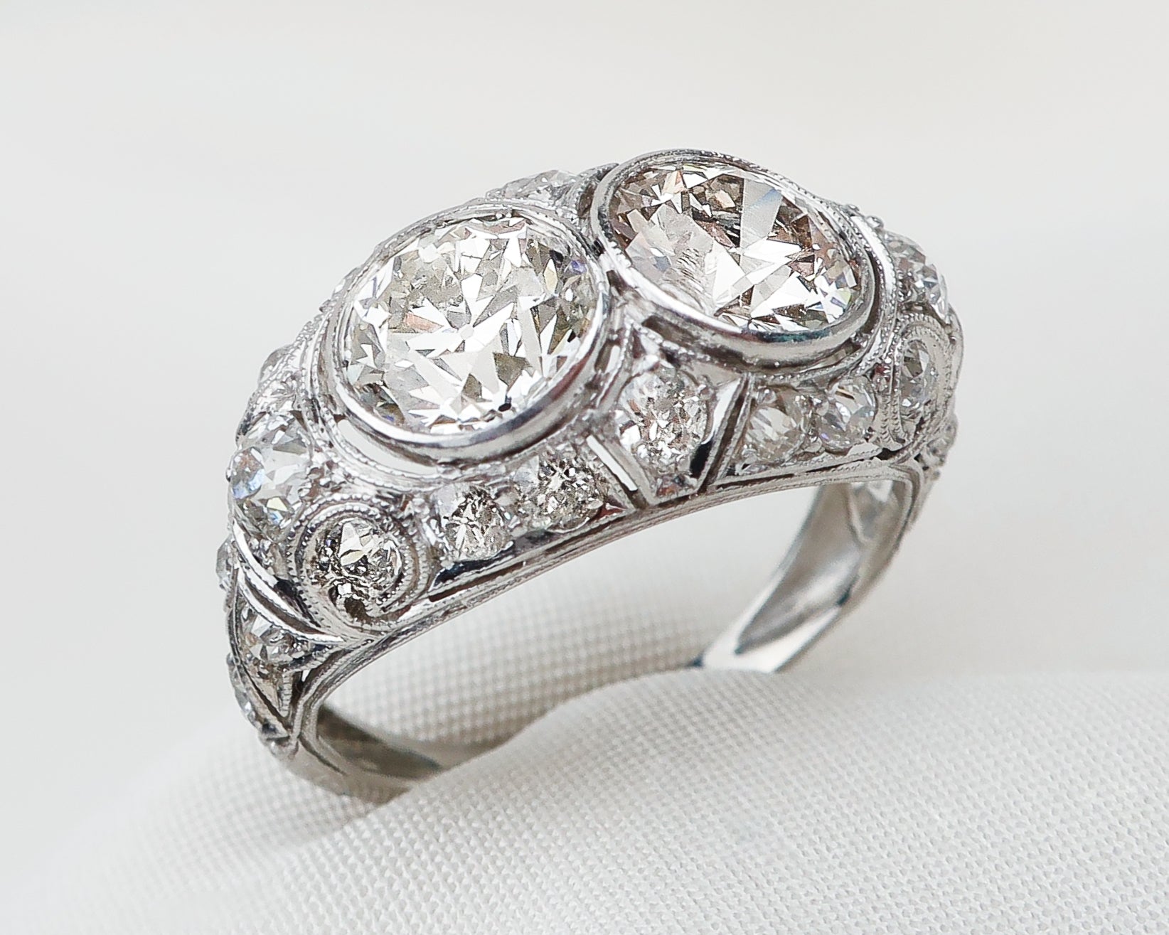 Art Deco Double-Diamond Filigree Ring