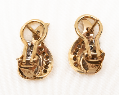 Louis Vuitton classic V earrings gold