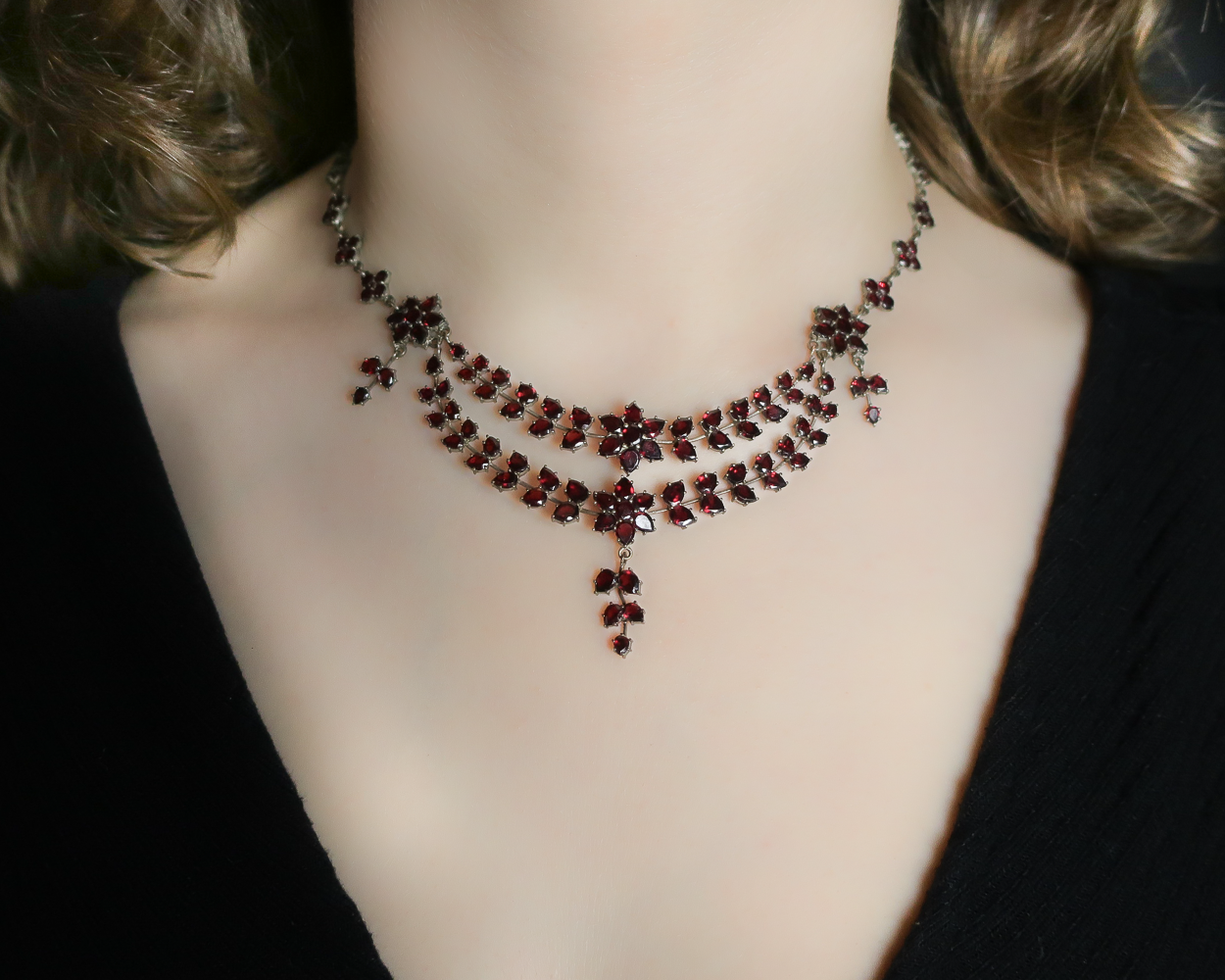 Garnet choker 2025