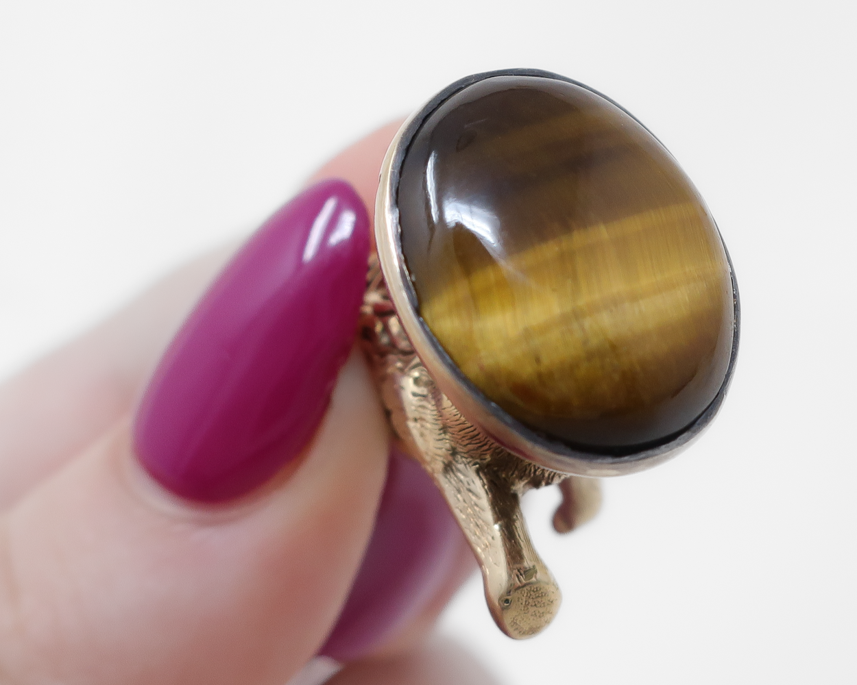 Retro-Era Tiger's Eye Lion Pendant