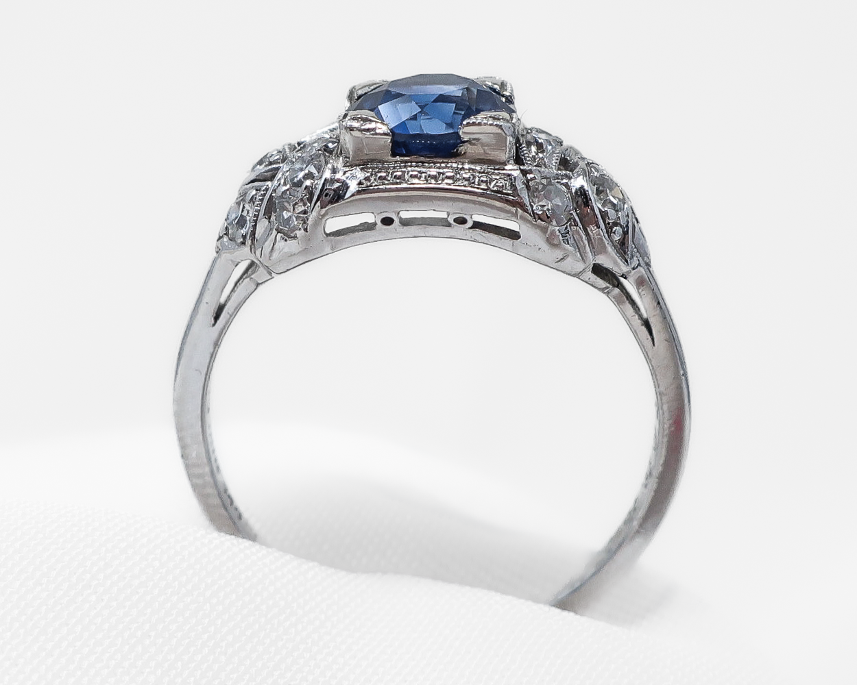 Art Deco Sapphire & Diamond Ring