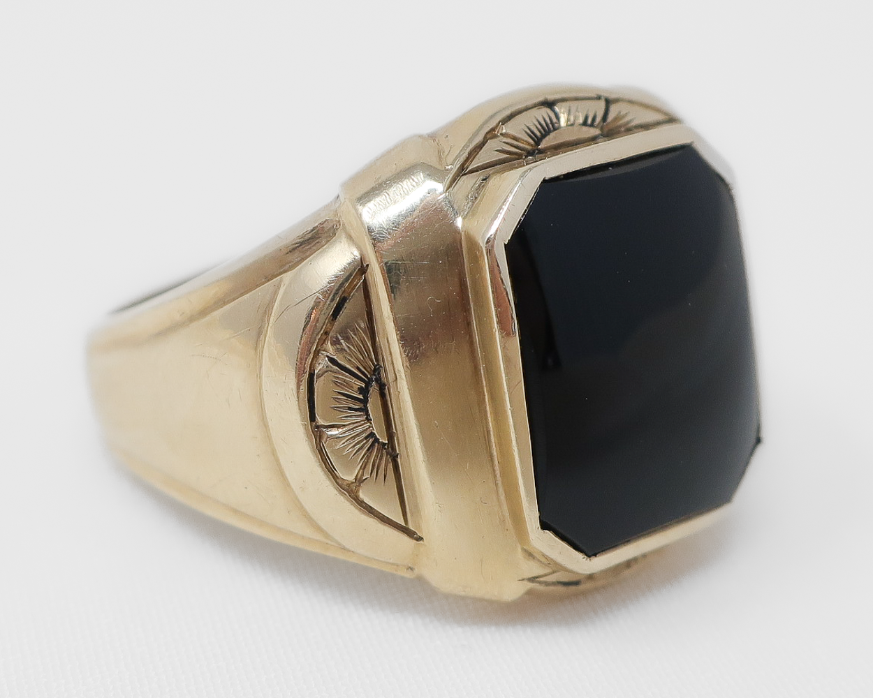 Retro Onyx Ring