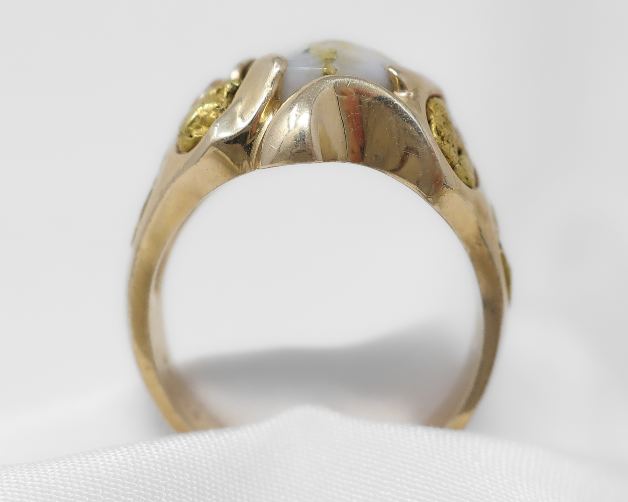 Gold-Bearing Quartz Ring with Gold Nuggets