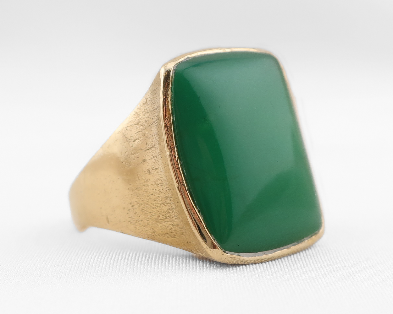 Vintage Chrysoprase Cabochon Ring