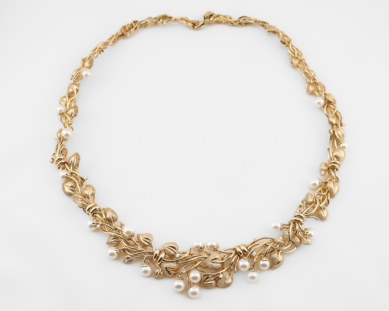 1970s Akoya Pearl, Diamond & Gold Necklace