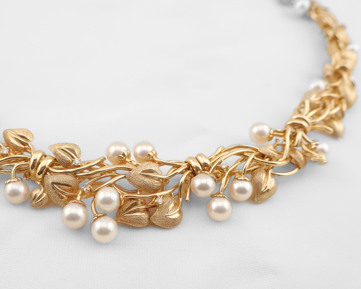 1970s Akoya Pearl, Diamond & Gold Necklace