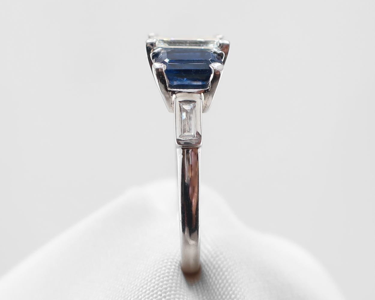 Art Deco 1.11-Carat Diamond & Sapphire Ring