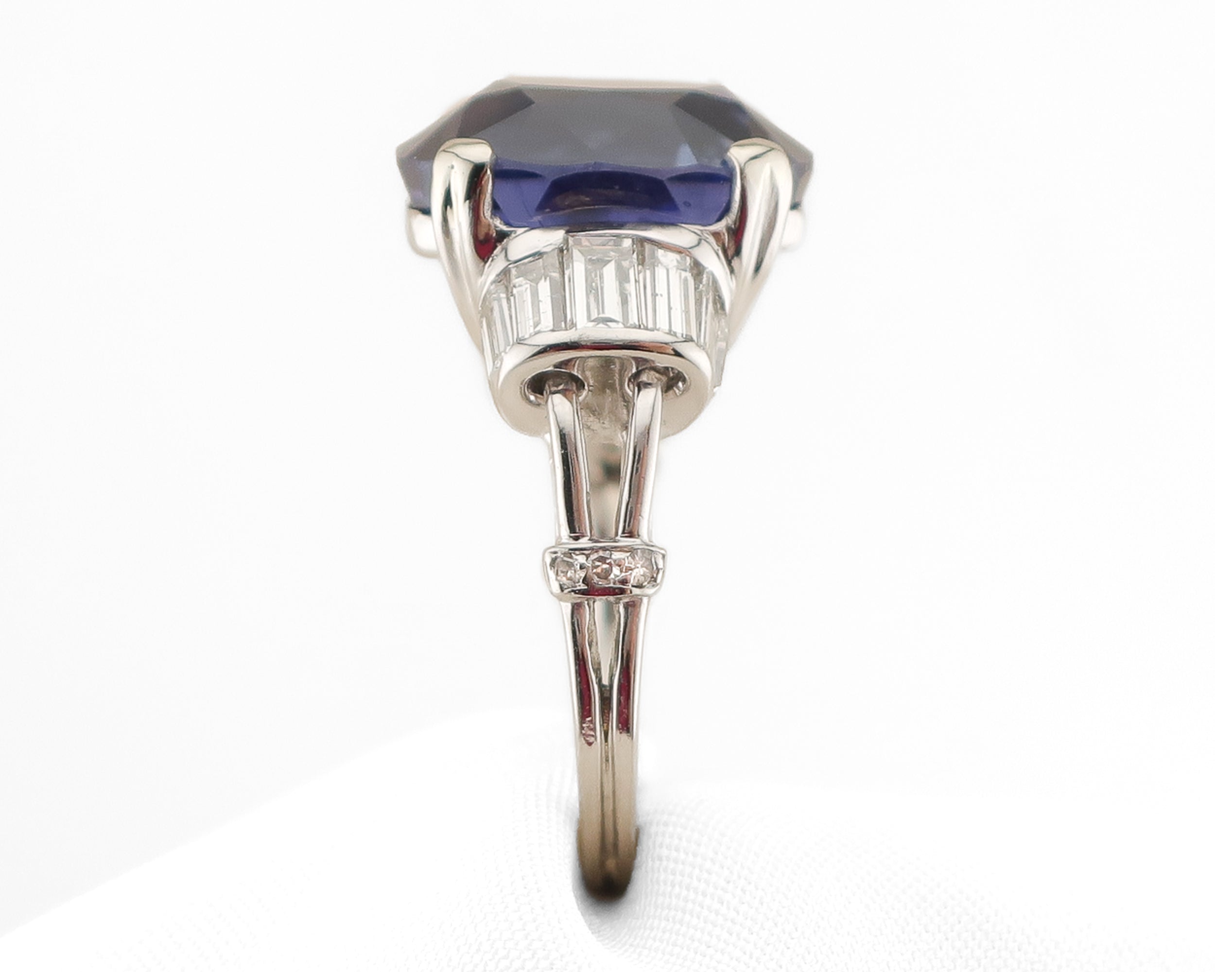 Midcentury 15.14 Carat Color-Change Sapphire & Diamond Ring