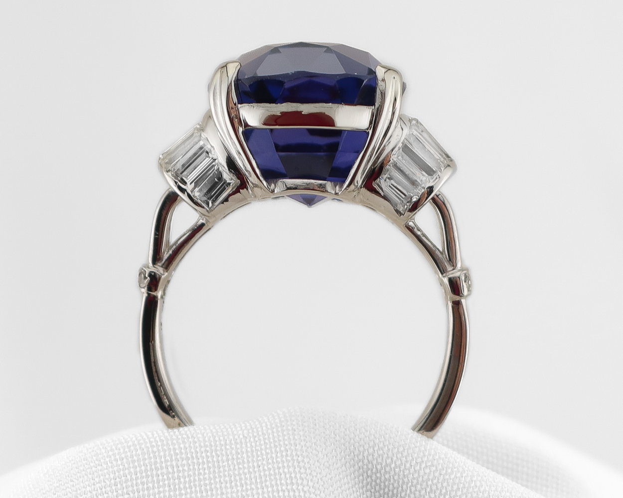 Midcentury 15.14-Carat Sapphire Ring
