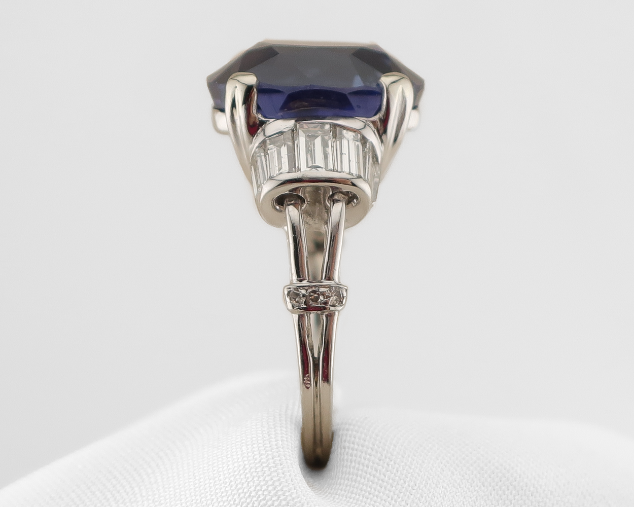 Midcentury 15.14-Carat Sapphire Ring