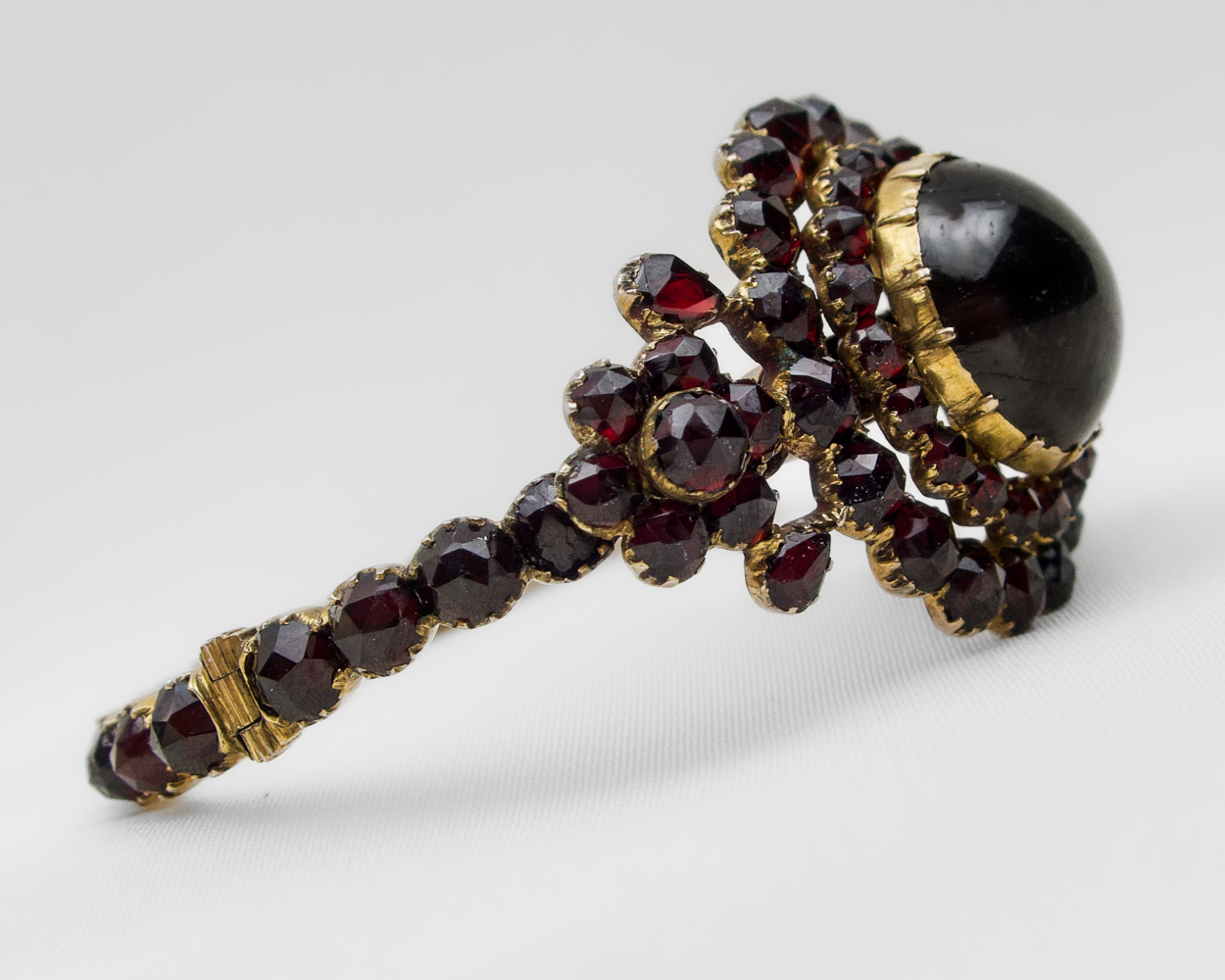 Victorian Cabochon Garnet Bracelet