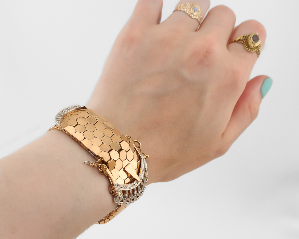 Retro Gold Buckle Bracelet with Diamonds