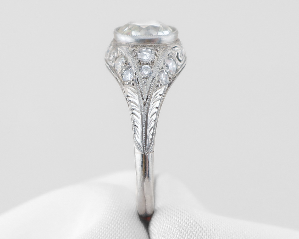 Art Deco Round Diamond Filigree Engagement Ring