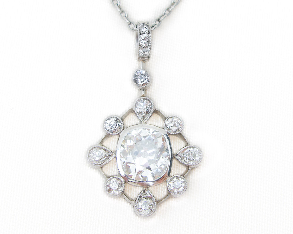 A rare Art-déco Diamond Parure with natural Sapphire