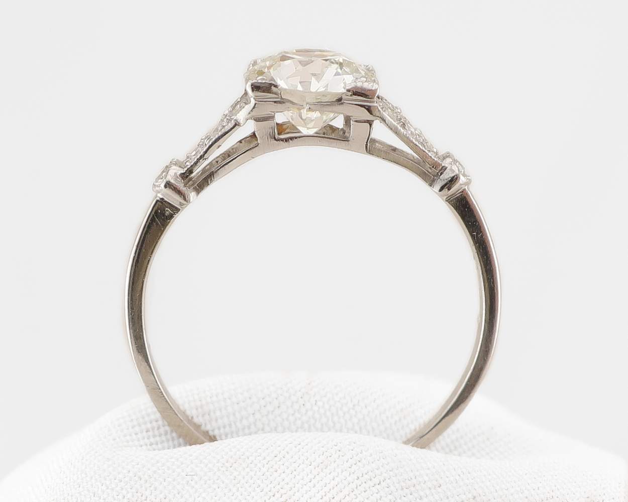 Art Deco 1.10-Carat Diamond Engagement Ring