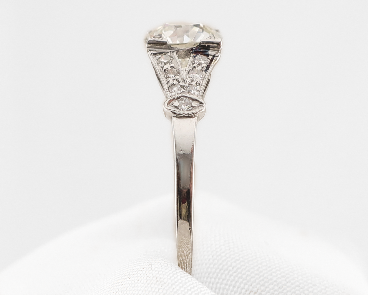 Art Deco 1.10-Carat Diamond Engagement Ring