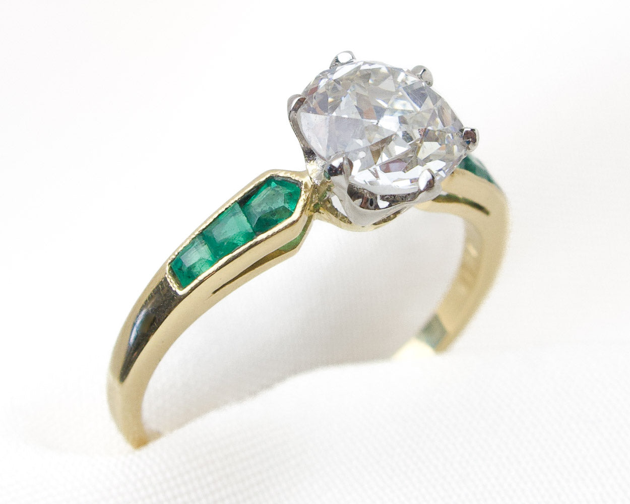 Art Deco 1.55-Carat Solitaire with Emeralds