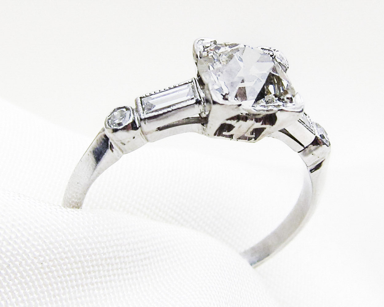 Art Deco 1.08-Carat Diamond Engagement Ring