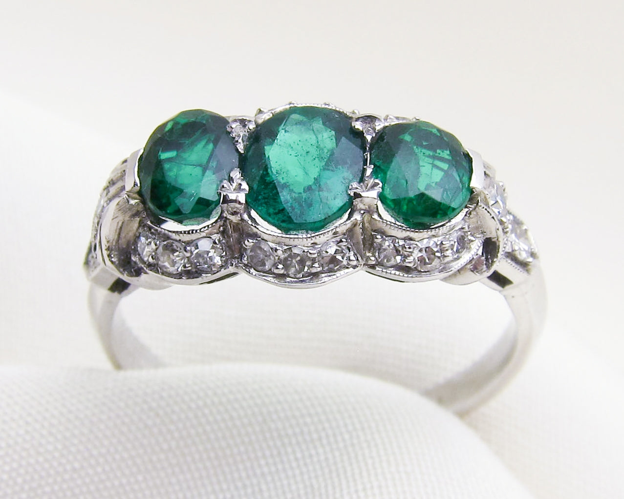 art-deco-three-stone-emerald-ring