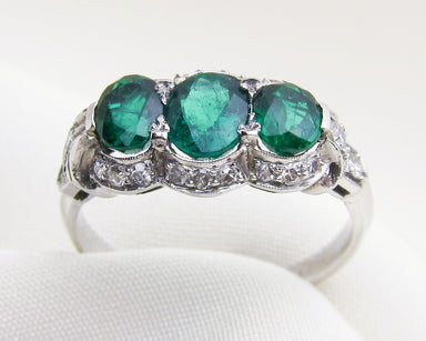 art-deco-three-stone-emerald-ring